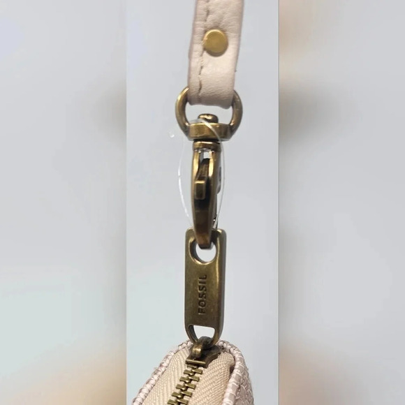 Fossil Ladies Sydney Leather Zip Clutch Wallet Barely Pink Wristlet NWOT - Picture 8 of 16